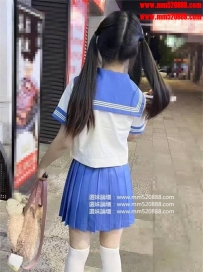 18歲極品嫩鮑高中畢業處女 沒錯！ 剛成年想破處