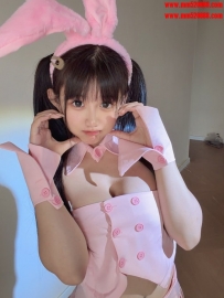 獸獸 150.B.40.19歲  白粉嫩學生妹  身材嬌小粉嫩  皮膚白美腿美足