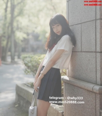 雯雯親自面試“北一”校花 清新可愛小甜妹